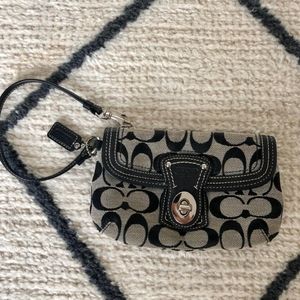 Coach Signature Turn lock Wristlet Purse Bag